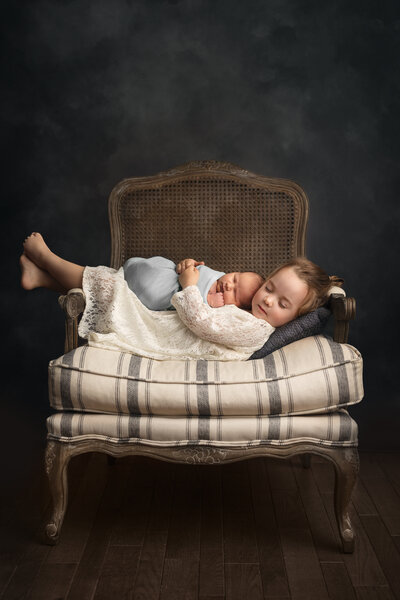 Brielle Pausma Newborn and family photographer in Munster Indiana
