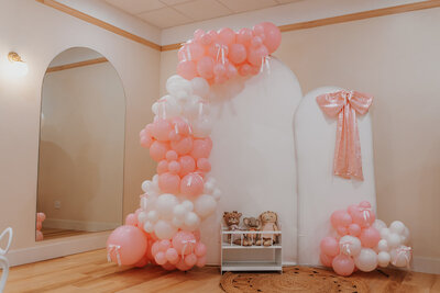 Balloon arch wall at a party at JoyBabe Studio in La Mesa CA