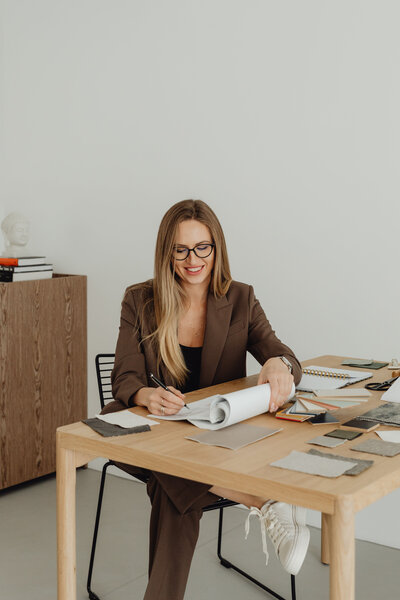 kaboompics_young-architect-woman-portrait-in-her-studio-27990