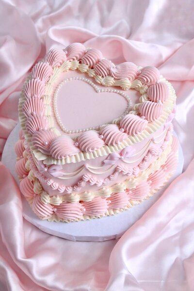 Clara Lambeth Cake