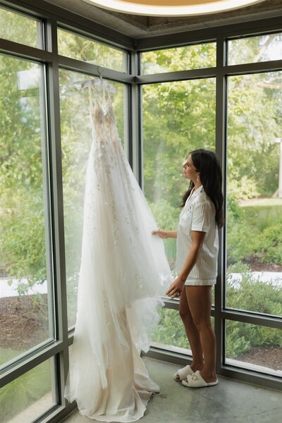 Bridal portraits, veil, florals, wedding dress