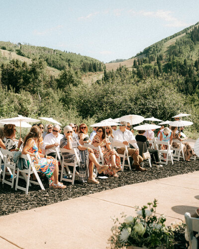 Film wedding photos of guests