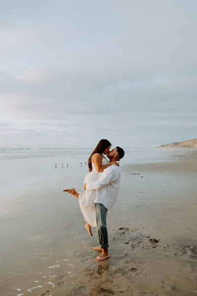 Engagement session in San Diego, CA. Couple on cliffs in La Jolla.
