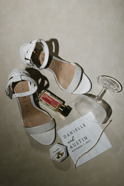 Modern and editorial wedding detail Detail photo captured for a wedding by Priscila Del Cristo Photo in Naples, Florida. 