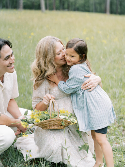 mom and dad with liittle girl richmond photographer