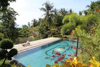 swimming-pool-and-nature