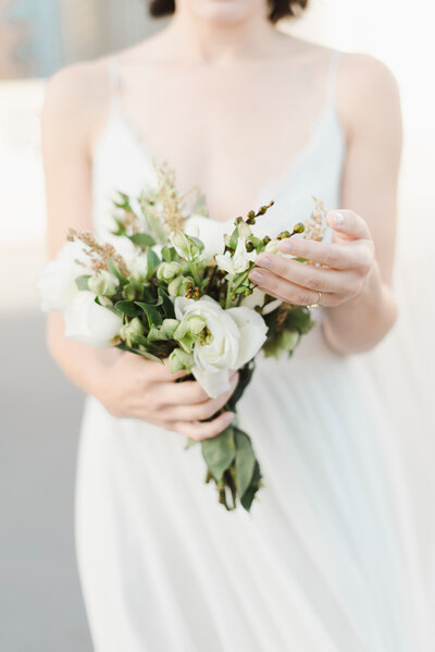 Classic-white-wedding-bouquet