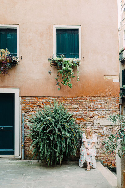 Anna Kay Wright is a film and digital wedding day photographer based in Texas.