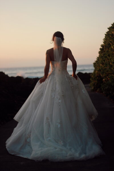 kona village wedding venue welcome party decor
