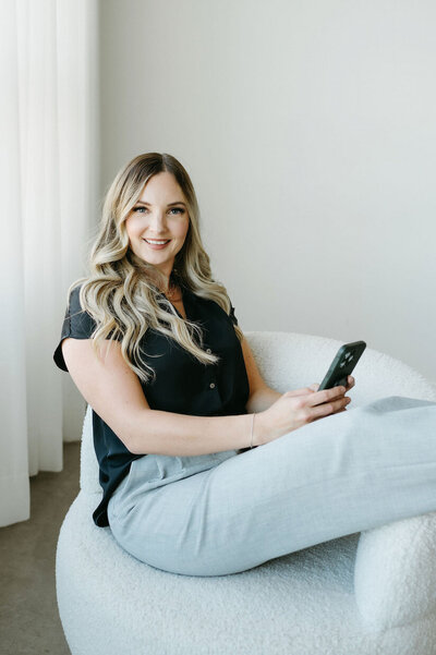 Karly Whitaker helping creative business owners with HoneyBook setup