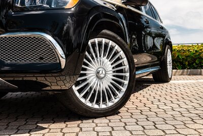 mercedes-maybach-gls-600-kalahari-gold-black-for-rent-in-miami-006