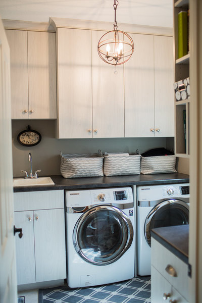laundry room with decorative light
