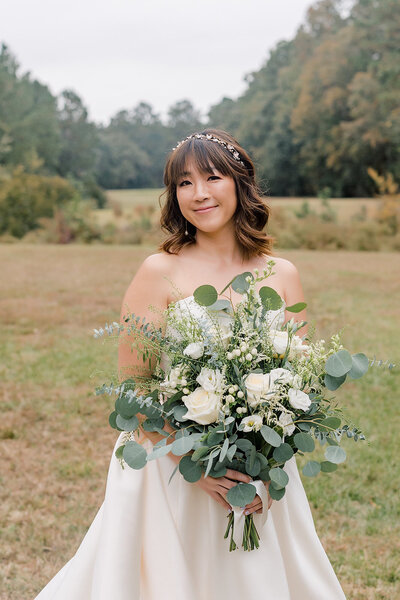 bride and groom portraits bouquet