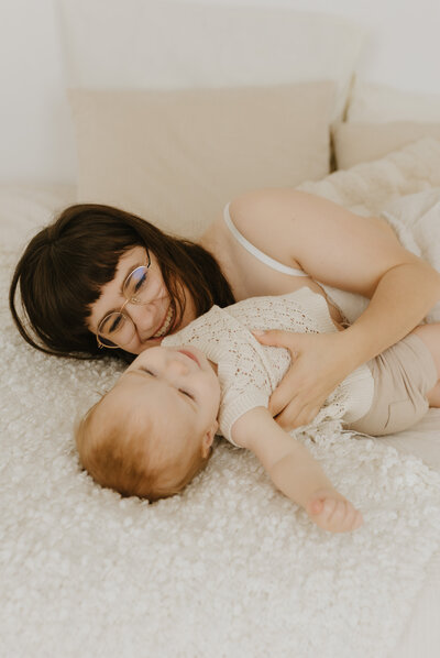 intimate motherhood shoot Sint-niklaas - Pictures by Jess