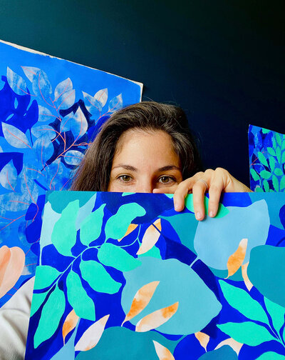 Lauranne-guyomard-intervenante-art-metière-petite-enfance-ecole-motif-nature-peinture-eveil-culturel-
