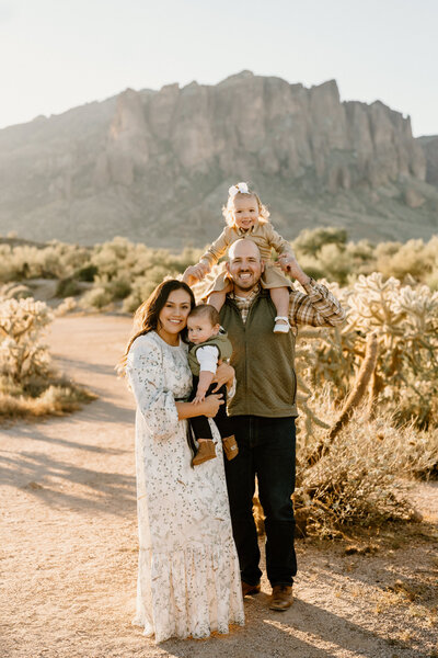 family of four with daughter on dad's shoulders