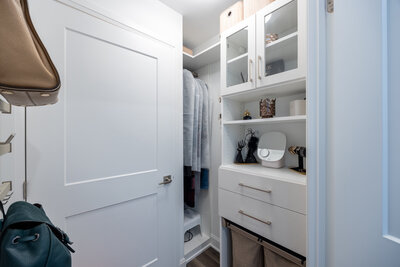 427-50 Lakebreeze primary closets (2)