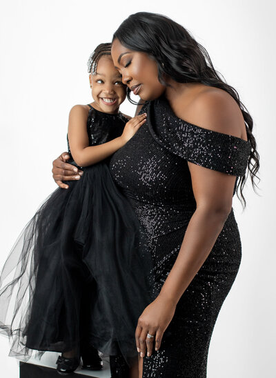 Learn expert photography tips for capturing the pregnancy glow in Norcross for radiant maternity portraits.