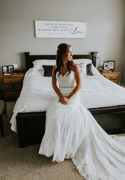 Bride sister on bed