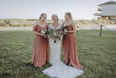 Flawless bridal hair and makeup by a premier Houston makeup artist, tailored for Houston weddings and every bride-to-be.