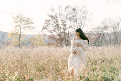 outdoor maternity session garden