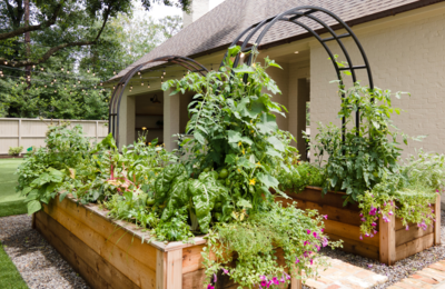 Raised Garden Beds for the Busy Modern Gardener | Designs that support sustainability | Eco-friendly, chemical free garden designs 