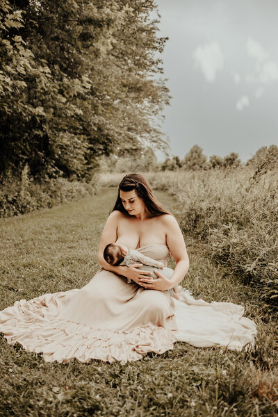 Maternity session at sunset at Valley Garden Park in Wilmington Delaware