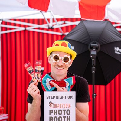 Smiling couple enjoying a vibrant photo booth experience with colorful confetti at an MISGIF Arizona corporate event. Perfect for team-building, brand activations, and corporate celebrations. Book a premium photo booth package today!