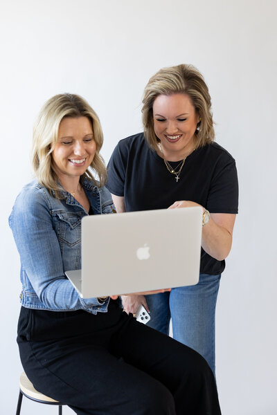 Sarah Beth Herman and Tara Dunn, Expert leaders to guide you in expanding your business in all ways. Expansion mastermind, online business owner masterminds, grow together, learn from each other and expand,