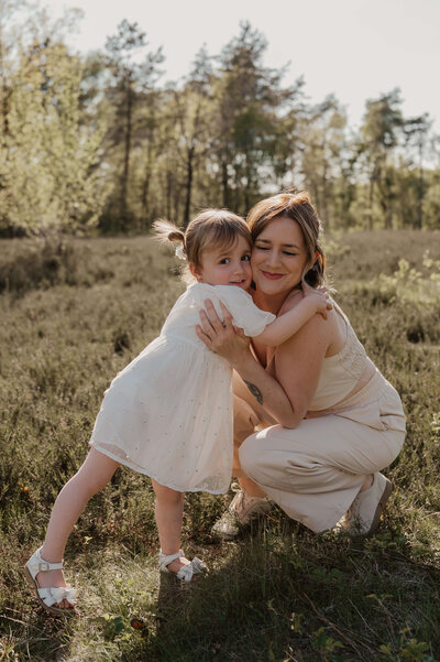 mama samen met dochtertje