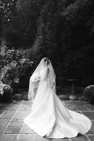 a bride getting ready with her bridemaids in a modern wedding venue in new jersey