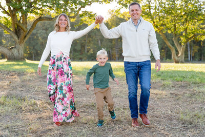 Fall Family Session at the Manassas Battlefield in Virginia | Megan Hollada Photography