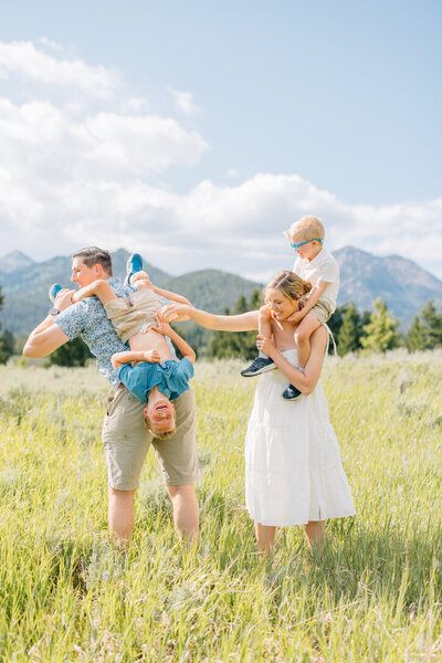 Laura Bold Confidence Aesthetics Family Photo 1