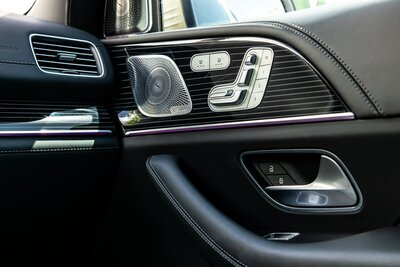 mercedes-maybach-gls-600-kalahari-gold-black-for-rent-in-miami-017