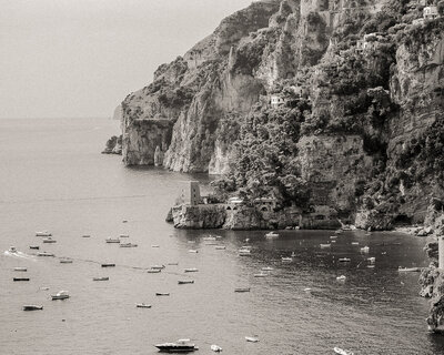 Ontario wedding photographer capturing sunset portraits on the cliffs of the Amalfi Coast