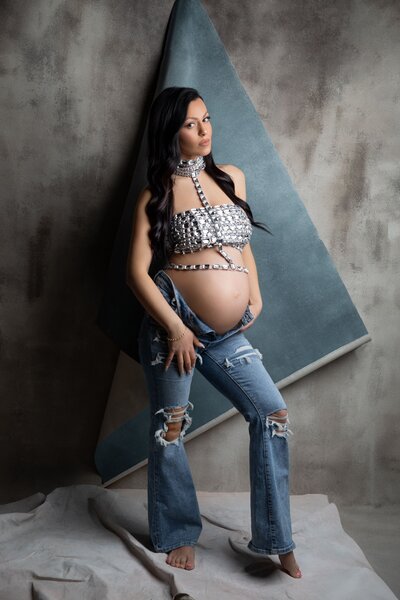 Maternity photos taken in Toronto by Alba Belli Photography