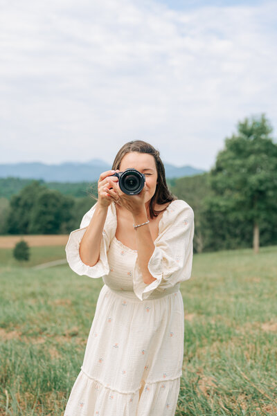 A family, motherhood and newborn photographer based in Asheville, NC