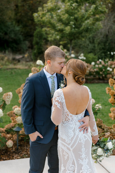 bride and groom kissing at bay pointe woods