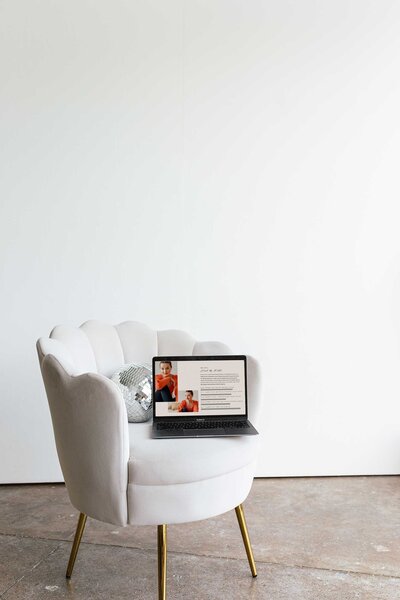 Professionelles Webdesign für Coaches – modernes Laptop-Mockup mit Coaching-Website.