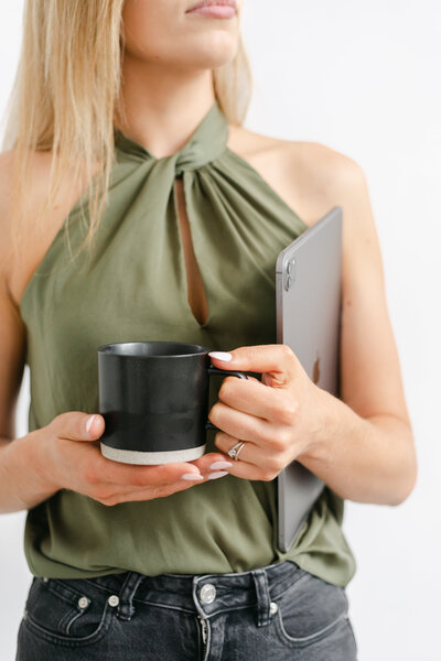 Beth's-Branding-aug-23-brand-shoot-stories-by-chloe-brand-photography-uk-1