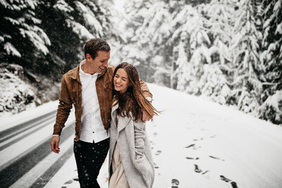 athena-and-camron-free-preset-lightroom-editing-home-couple-shoot-snow-4