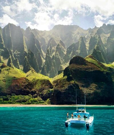 Na Pali coast with boat in ocean