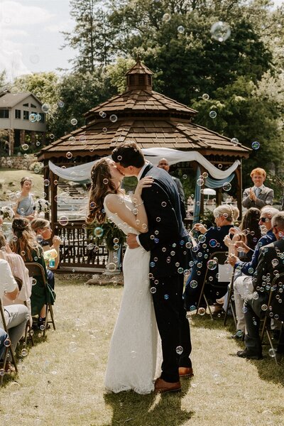 Couple kissing at their Ohio wedding
