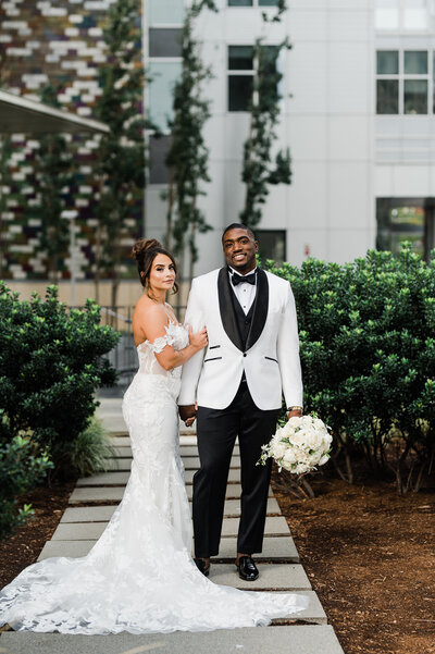 A luxury micro wedding at the Lotte Hotel in Downtown Seattle! Click here to see more! | Captured by Candace Photography