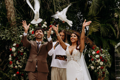 sarasota wedding ceremony with doves