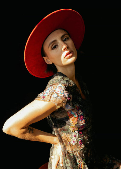 woman-red-hat