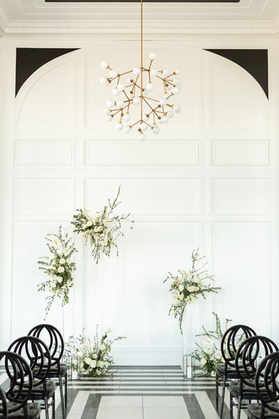 penthouse-hyde-park-chicago-wedding-White Ceremony Florals