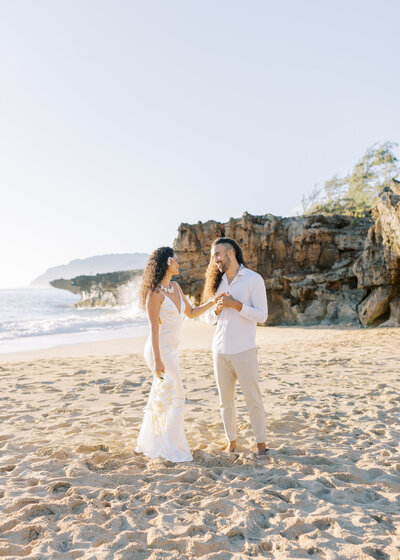 A Hawaii elopement photographer capturing a beautiful North Shore elopement in Hawaii
