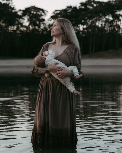 Motherhood fotoshoot in het water