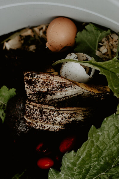 laramie-and-morgan-gardening-session004-43